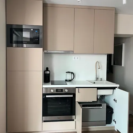 Lazur - 10min Walk To *