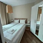 아파트 Lazur - 10min Walk To By Bulgarianhomes *