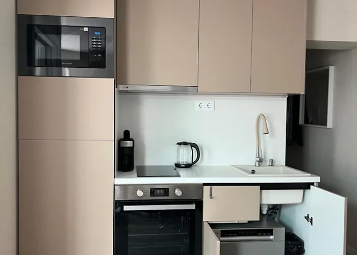 Lazur - 10min Walk To *