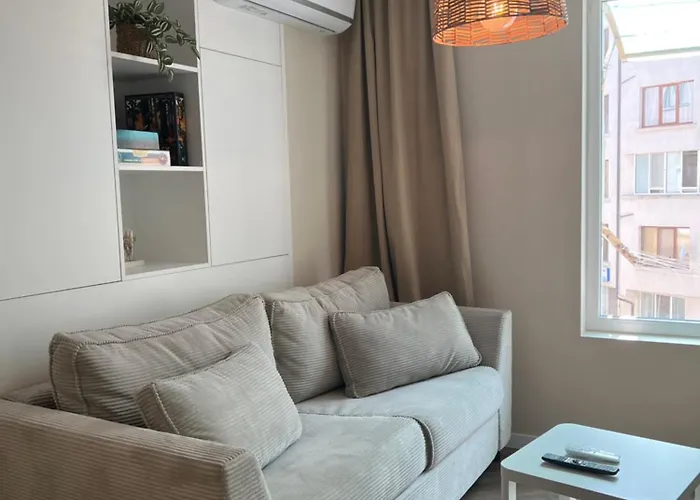 Lazur - 10min Walk To By Bulgarianhomes Apartamento Burgas